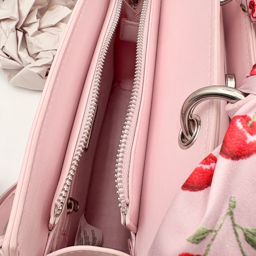 Steve Madden Bevelyn Pink Crossbody Bag Cherry Scarf Handle & Card Holder - Picture 13 of 15